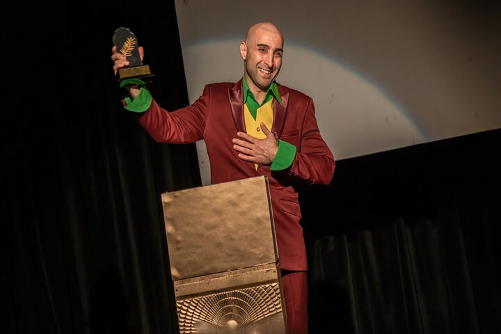 پایان غمانگیز زندگی یک قهرمان سوژه نمایش شد؛ مونولوگی با ۷ شخصیت!