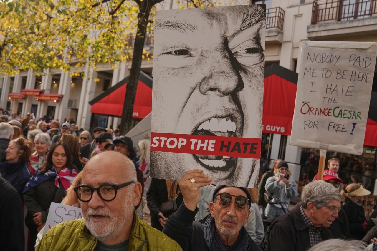 Anti-trump protests: Seven ⁣million Americans rise against the 'king'