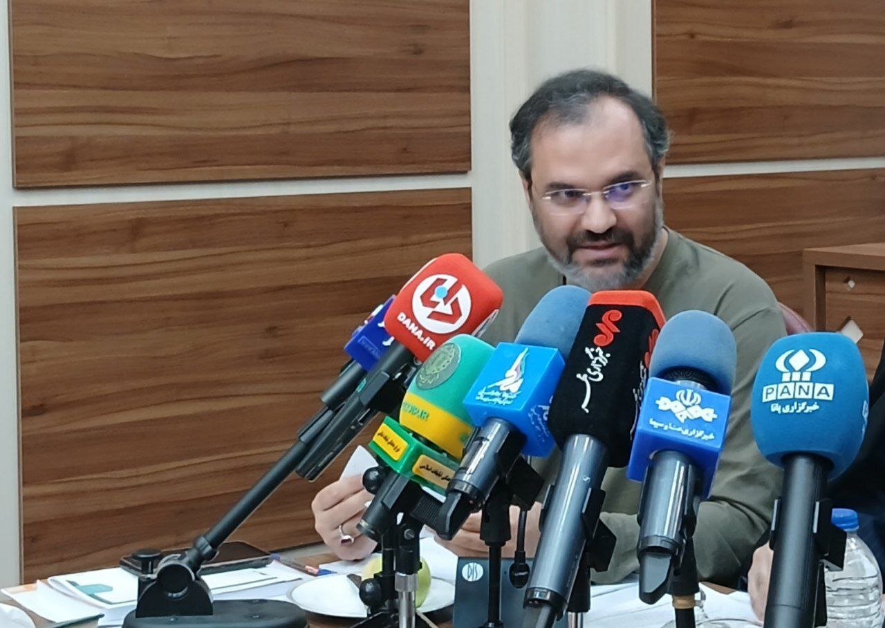 استكبار،آبان