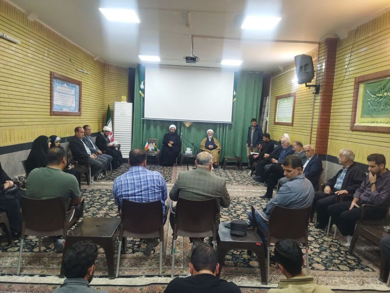 محور اجلاسیه شهدای مداح استان سمنان پیوند نسل جدید با دفاع مقدس بود محور اجلاسیه شهدای مداح استان سمنان پیوند نسل جدید با دفاع مقدس بود