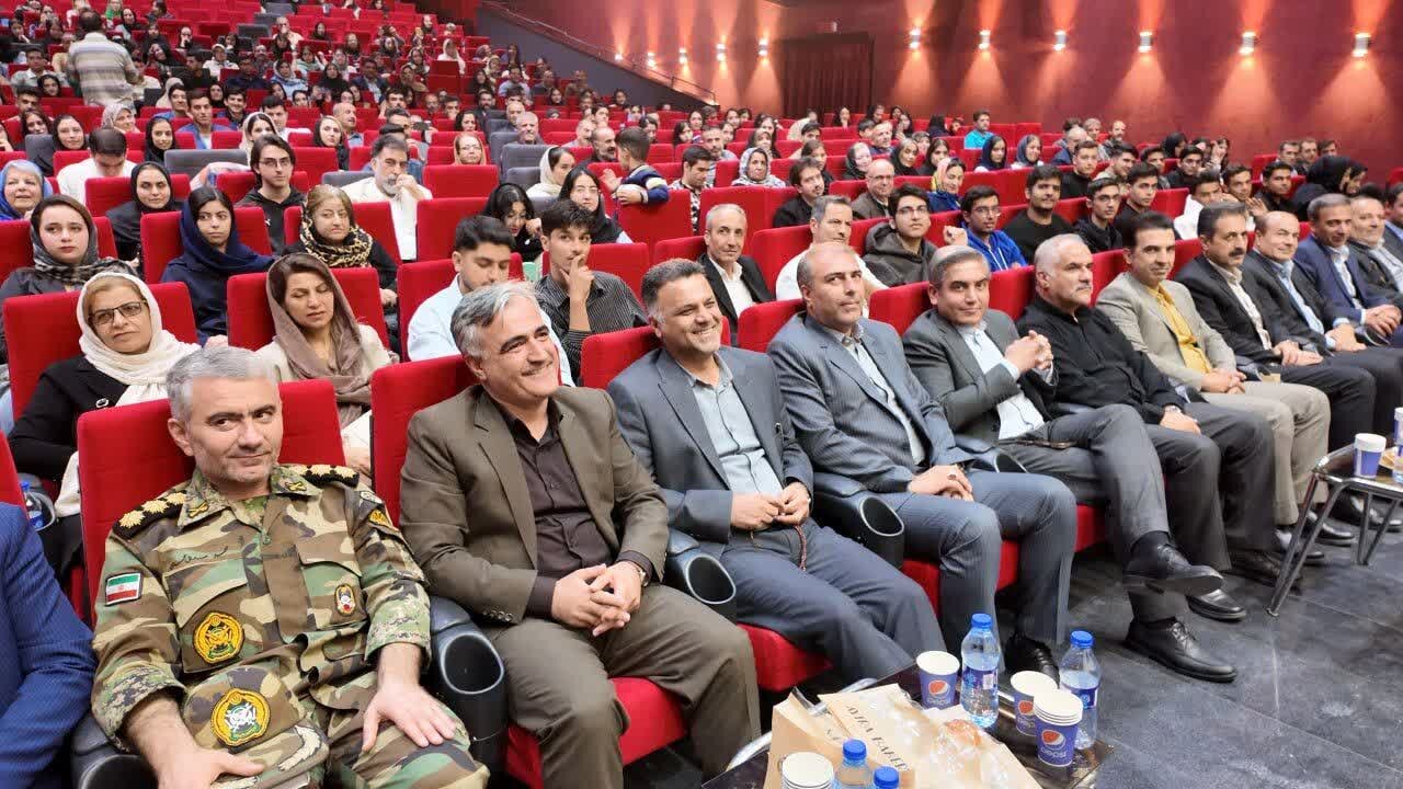 فرماندار سنندج: علم‌آموزی راه رهایی از مشکلات و جهل است