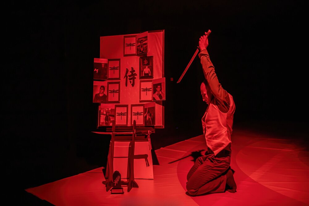 پایان غمانگیز زندگی یک قهرمان سوژه نمایش شد؛ مونولوگی با ۷ شخصیت!