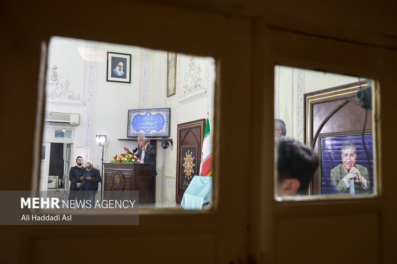 یاحقی تجسم و پیوند دانایی، نجابت خراسانی و وظیفه شناسی ایرانی است