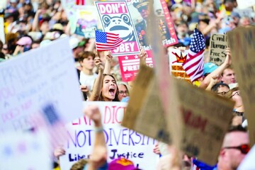 چشم‌آبی‌ها علیه سگ زرد