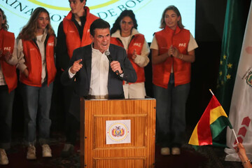 پایان دو دهه حکومت سوسیالیست‌ها؛ رئیس‌جمهور جدید بولیوی کیست؟