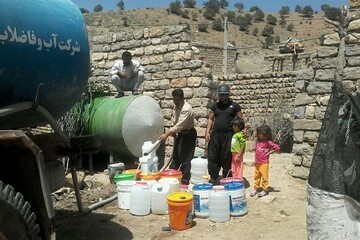 امجدی: انتقال آب آشامیدنی سیار به ۳۷ روستای مهاباد به دلیل خشکسالی