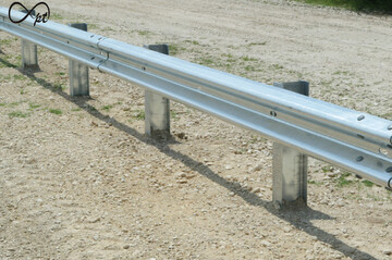 ایمن‌سازی محور چم نار – چم‌ها با نصب گاردریل در گردنه چم نار