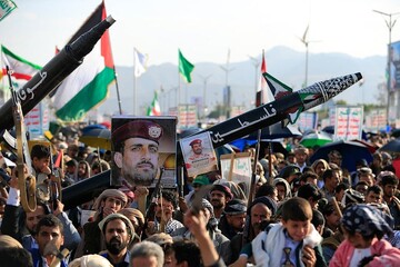 Yemen mourns top military leader al-Ghamari in mass funeral