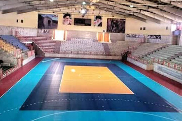 تعویض کفپوش ورزشگاه امام خمینی کرمانشاه پس از ۲۷ سال