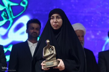 معصومه کرباسی را از میان کلمات «آرزو شدی» بشناسید