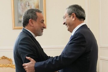 خلف‌اف  با عراقچی دیدار کرد