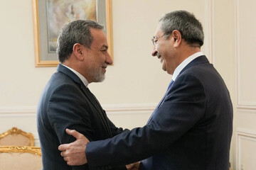 المساعد الخاص للرئيس الاذربيجاني يلتقي عراقجي