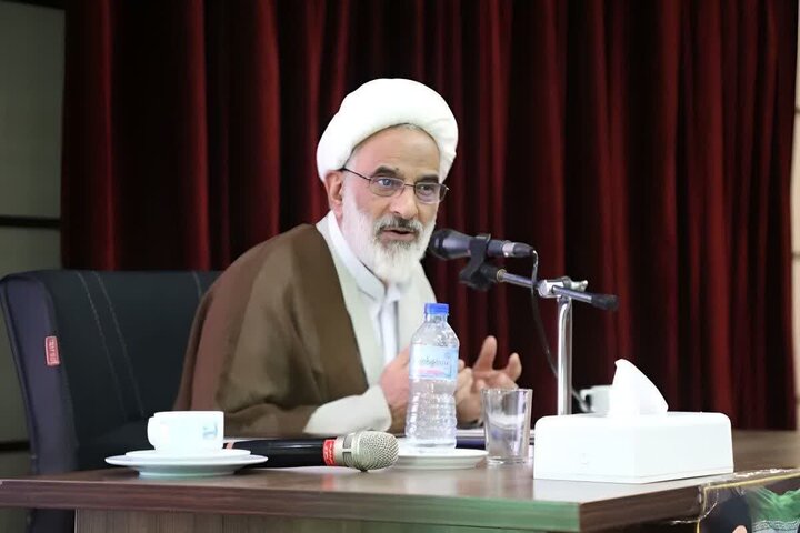 حاجی صادقی: خواهران بسیج طلاب پرچمداران جنگ شناختی هستند