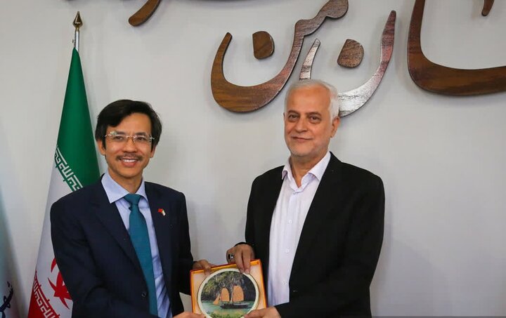 سفیرویتنام:«هوشیمین» و «اصفهان» در حوزه انرژی خورشیدی همکاری میکنند سفیرویتنام:«هوشیمین» و «اصفهان» در حوزه انرژی خورشیدی همکاری میکنند