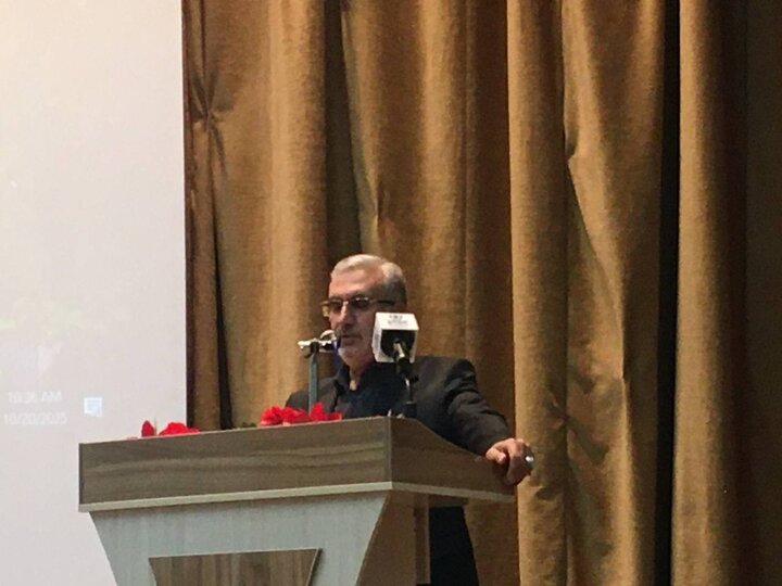 حافظ قهرمان مبارزه با ریاکاری و نماد عشق و آزادگی در ادب فارسی است حافظ قهرمان مبارزه با ریاکاری و نماد عشق و آزادگی در ادب فارسی است