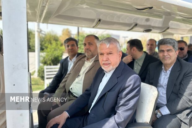 بازدید وزیر میراث فرهنگی از دریاچه شهدای خلیج فارس بازدید وزیر میراث فرهنگی از دریاچه شهدای خلیج فارس