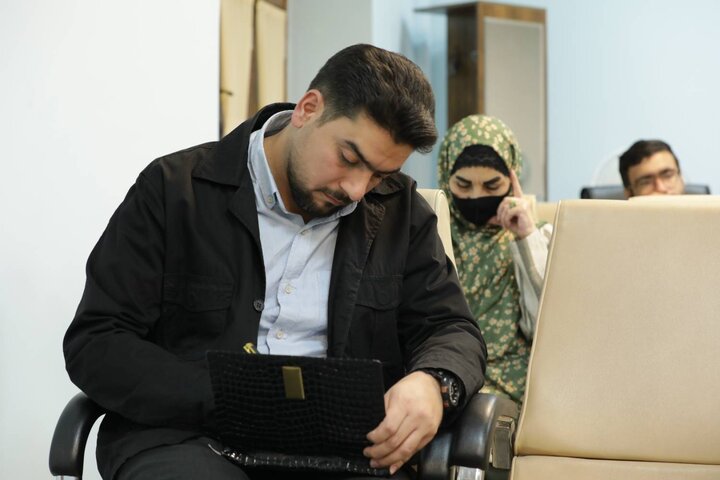 مجموعه‌غزل «دلجویی» ‌ نقد شد؛ کتاب مهربانی که خواندنش لذت‌بخش است