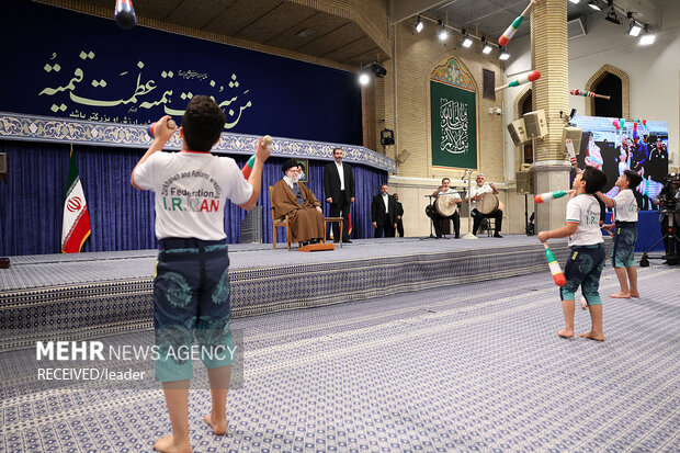 دیدار قهرمانان ورزشی و مدال‌آوران المپیادهای علمی با رهبر معظم انقلاب اسلامی