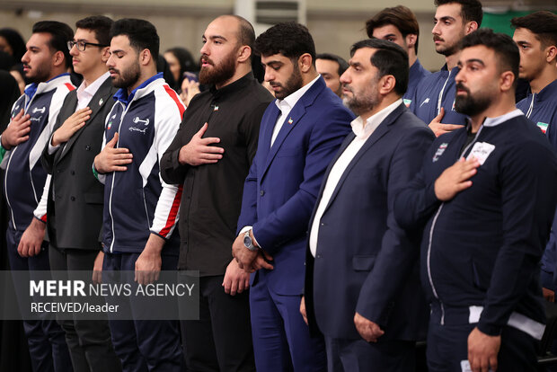 دیدار قهرمانان ورزشی و مدالآوران المپیادهای علمی با رهبر معظم انقلاب 19