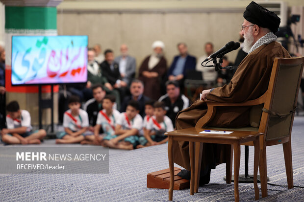 دیدار قهرمانان ورزشی و مدال‌آوران المپیادهای علمی با رهبر معظم انقلاب اسلامی