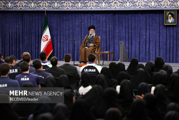 دیدار قهرمانان ورزشی و مدال‌آوران المپیادهای علمی با رهبر معظم انقلاب اسلامی