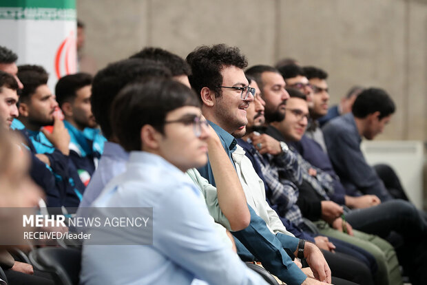 دیدار قهرمانان ورزشی و مدال‌آوران المپیادهای علمی با رهبر معظم انقلاب اسلامی