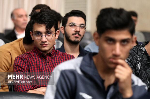 دیدار قهرمانان ورزشی و مدال‌آوران المپیادهای علمی با رهبر معظم انقلاب اسلامی