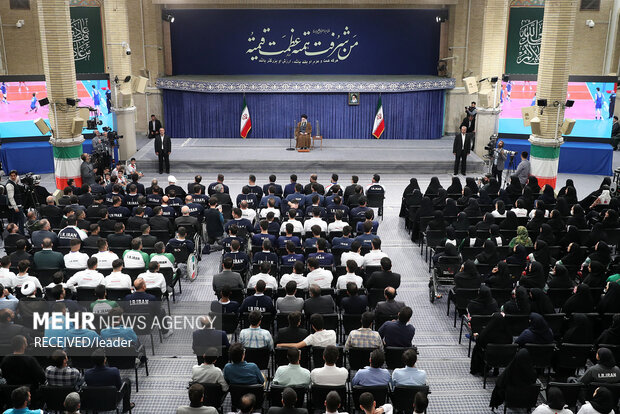دیدار قهرمانان ورزشی و مدال‌آوران المپیادهای علمی با رهبر معظم انقلاب اسلامی