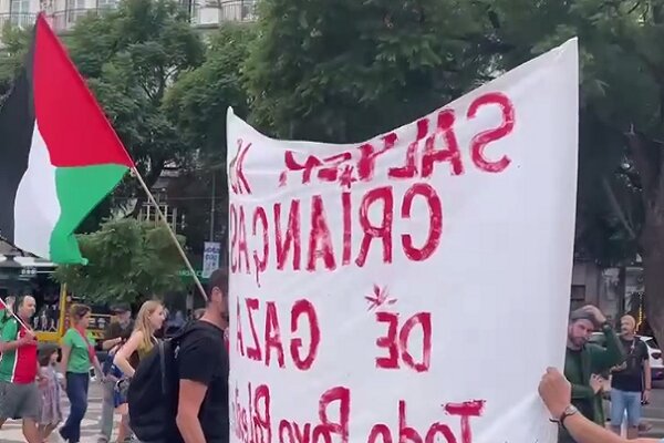 تظاهرات «نسلکشی مردم فلسطین را متوقف کنید» در پایتخت پرتغال+ فیلم تظاهرات «نسلکشی مردم فلسطین را متوقف کنید» در پایتخت پرتغال+ فیلم