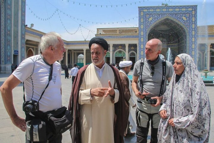 آمریکاییها در صدر گردشگران خارجی حرم حضرت معصومه (س) آمریکاییها در صدر گردشگران خارجی حرم حضرت معصومه (س)