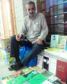 شاعر پیاده‌رو؛ مردی که شعر را با مردم زندگی کرد