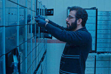 سرقت صندوق امانات بانک‌ به تلویزیون رسید؛ سریال «الگوریتم» روایت کرد