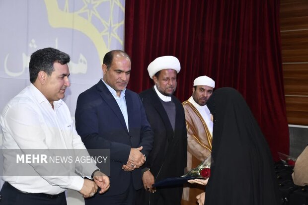 ممتازان کنکور در شهرستان عسلویه تجلیل شدند ممتازان کنکور در شهرستان عسلویه تجلیل شدند