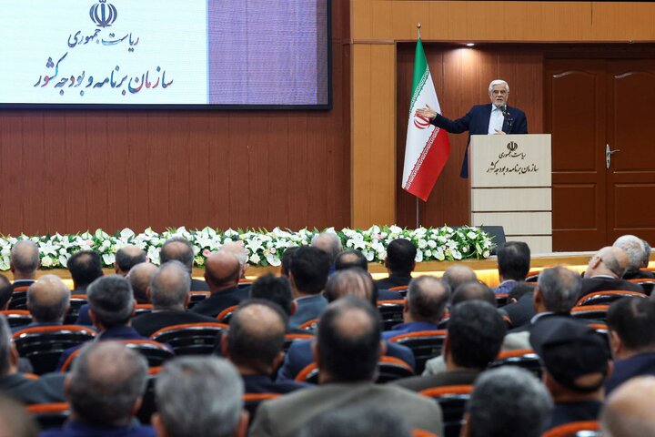 عارف: دولت هم برای شرایط عادی و هم برای شرایط خاص برنامه دارد