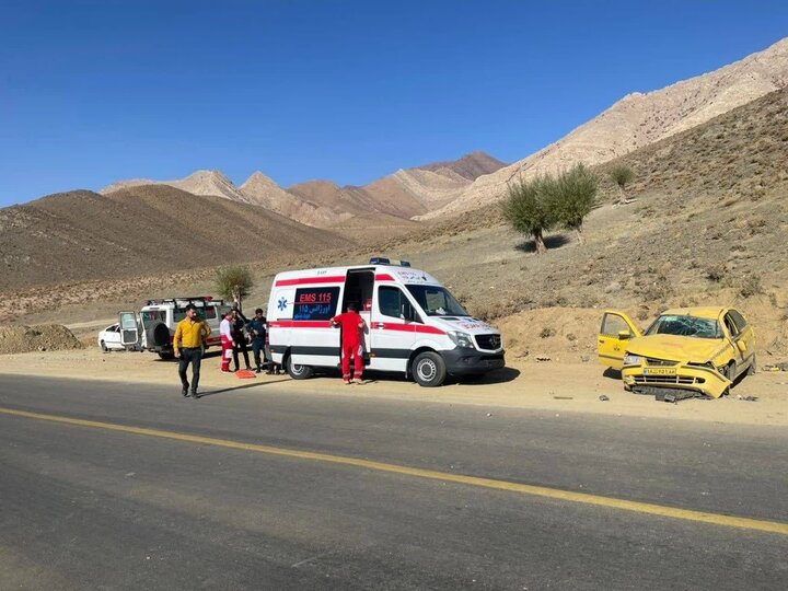 واژگونی سمند تاکسی در شهمیرزاد 2 زخمی برجای گذاشت