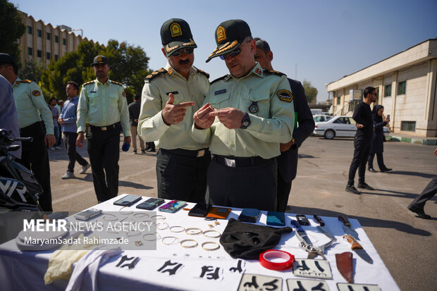 دستگیری باند سارقان به عنف در شیراز