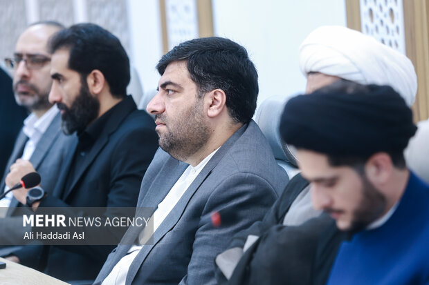 نشست هم‌اندیشی «زندگی با آیه‌ها»