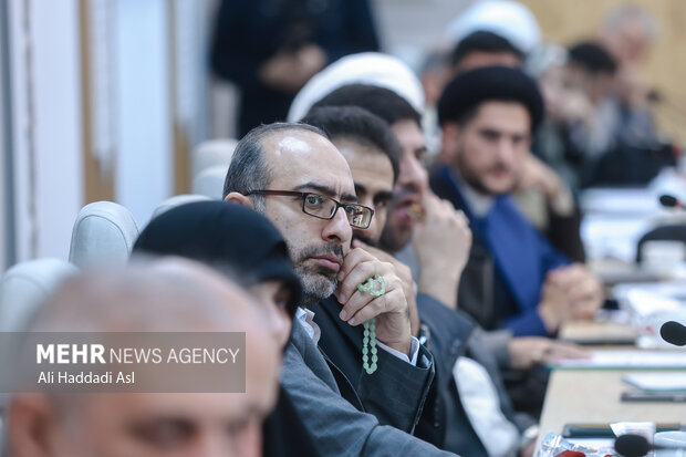 نشست هم‌اندیشی «زندگی با آیه‌ها»