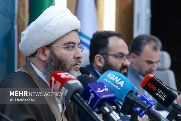 نشست هم‌اندیشی «زندگی با آیه‌ها»