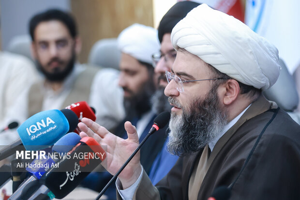 نشست هم‌اندیشی «زندگی با آیه‌ها»