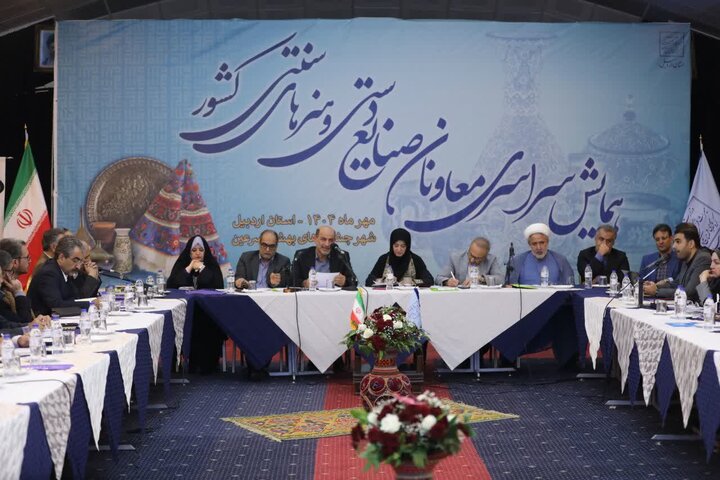 جباری:تکمیل زنجیره تولید تا فروش، کلید شکوفایی صنایعدستی استانها است جباری:تکمیل زنجیره تولید تا فروش، کلید شکوفایی صنایعدستی استانها است
