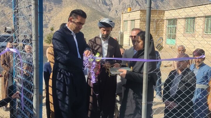 افتتاح چمن مصنوعی دبستان امام غزالی روستای دل در سروآباد افتتاح چمن مصنوعی دبستان امام غزالی روستای دل در سروآباد