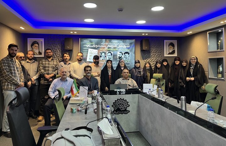 برای شناخت آدمها و وقایع نیاز به متن تاریخی داریم، نه داستان و خاطره