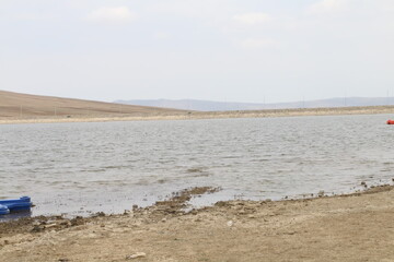 اله بخش: ۱۲۰هزار قطعه بچه‌ماهی گرمابی در دریاچه گیلارلو رها شد