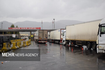 رانندگان کامیون و تجار؛ قربانیان بی‌تدبیری در پایانه مرزی شلمچه