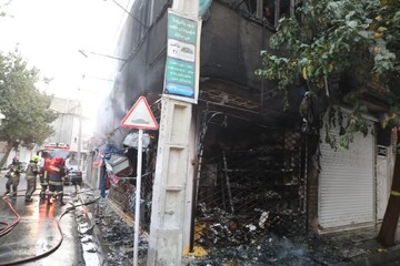 باخدا:حریق سوپرمارکت در بلوار توس مشهد به منزل مسکونی سرایت کرد