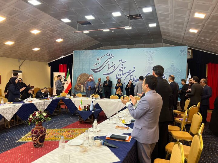 جلالی: همگرایی دولت و بخش خصوصی برای توسعه صنایع دستی الزامی است جلالی: همگرایی دولت و بخش خصوصی برای توسعه صنایع دستی الزامی است