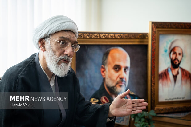 دیدار رئیس مرکز اسناد انقلاب اسلامی با خانواده سپهبد شهید غلامعلی رشید