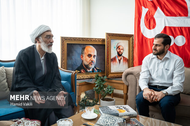دیدار رئیس مرکز اسناد انقلاب اسلامی با خانواده سپهبد شهید غلامعلی رشید