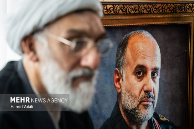 دیدار رئیس مرکز اسناد انقلاب اسلامی با خانواده سپهبد شهید غلامعلی رشید
